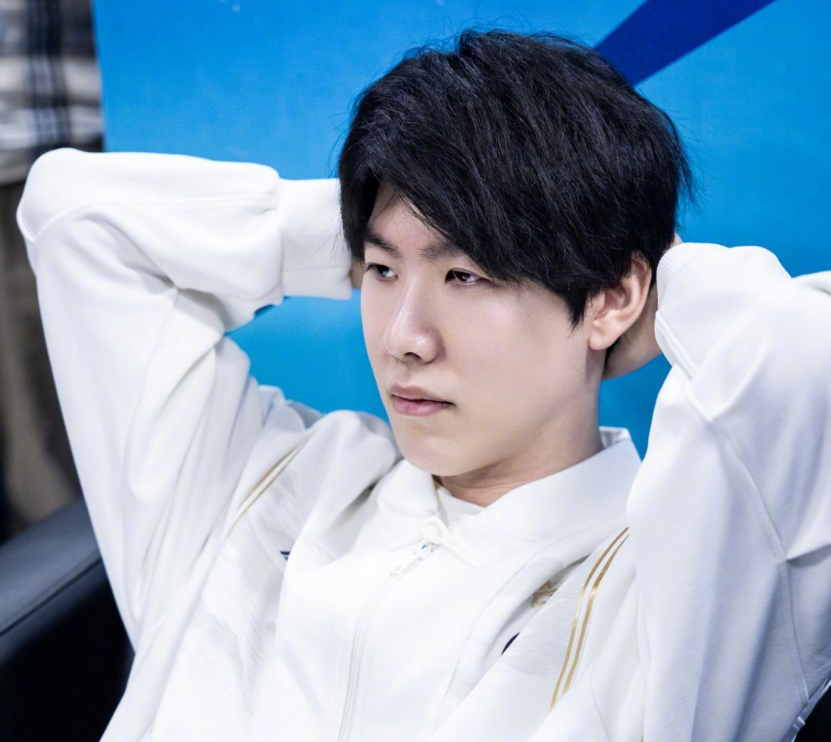 近日G2战队中单选手Caps接受了外媒的采访，在被问及想要在MSI上交手的队伍时，Caps表示：“我很期待与T1的比赛