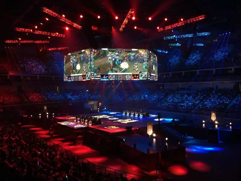 Scout ：第一局中路的团战就我们觉得可以打就打了