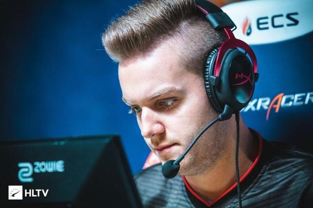 BLG选手正赛返图：ELK笑容清澈，替补Lvmao向队友献策