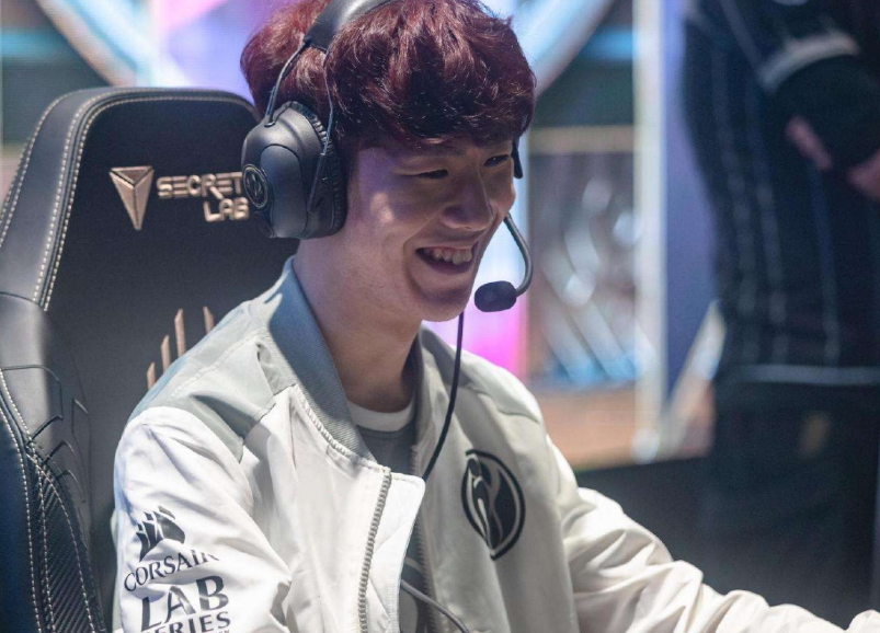 【图集】帅就完事了，LPL春季赛发布各队海报