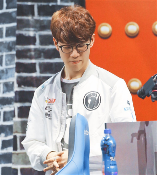 LPL四连冠这是你的时代么？ knight ：我觉得只有S冠才能证明我很强